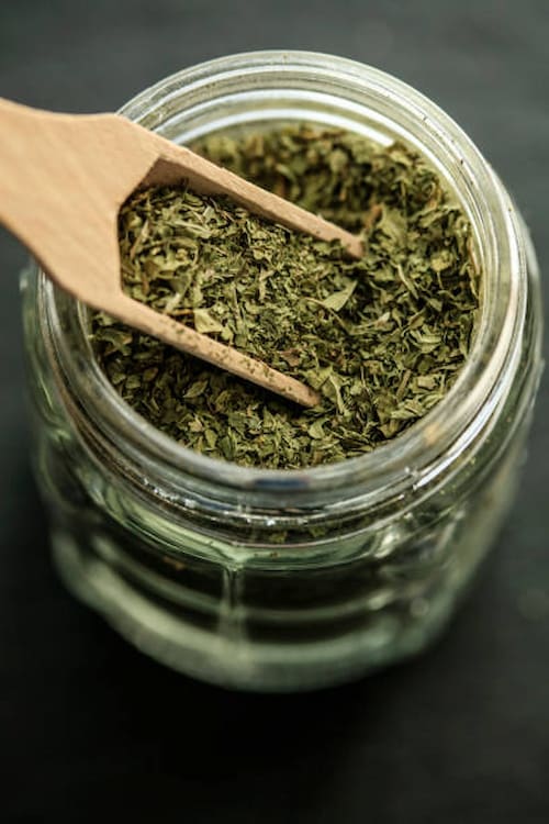 ترخون خشک کاملاً خالص و بدون مواد افزودنی